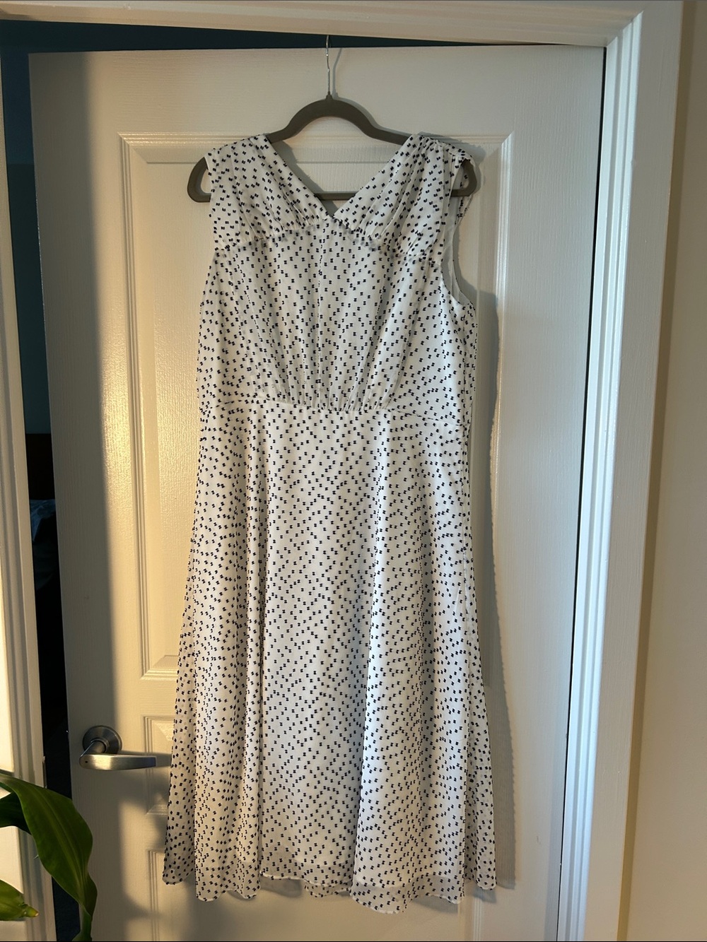 Sleeveless White Midi Dress - Maggie London size 14